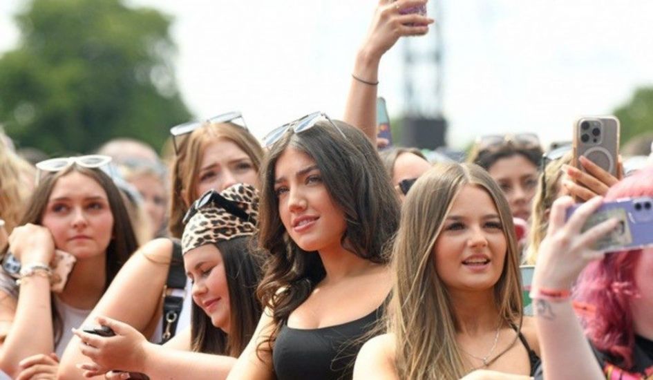 Sugababes Open Trnsmt Festival With Garage-Themed Set