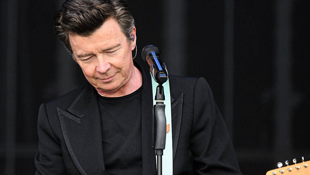 Rick Astley delights fans as he performs Seven Nation Army at Trnsmt