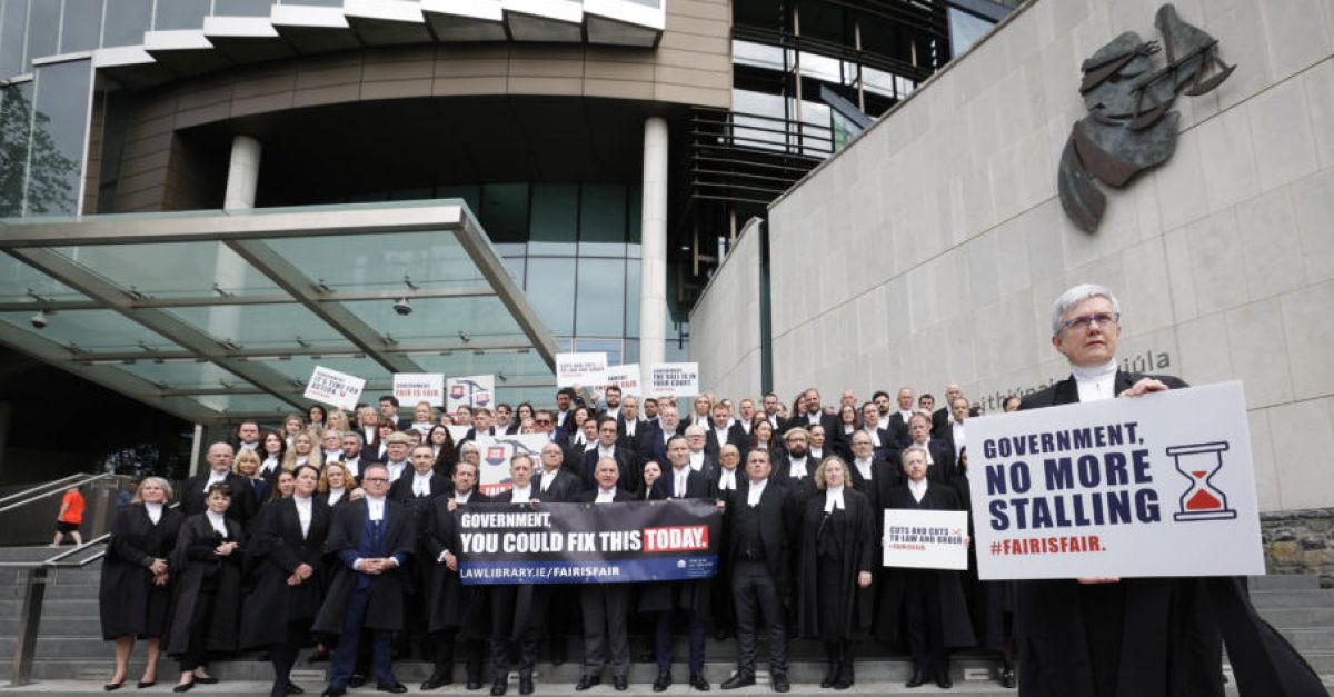 Government urged to engage with criminal law barristers as fresh protests held | BreakingNews.ie