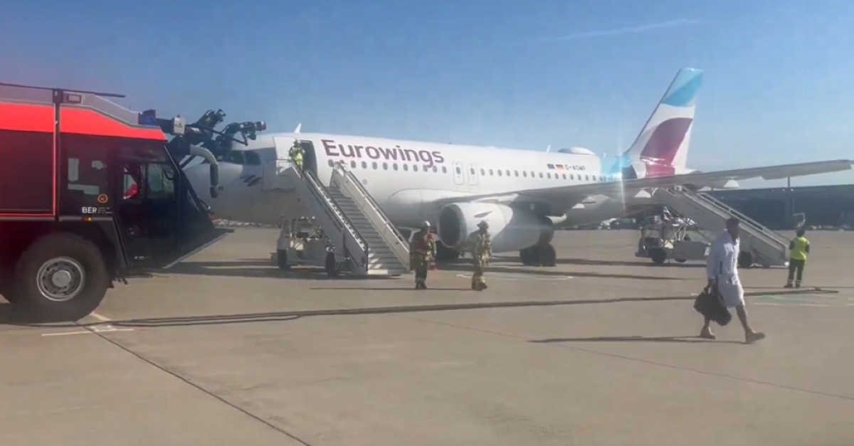 ‘Undefined odour’ forces plane of England fans into Berlin emergency landing | BreakingNews.ie