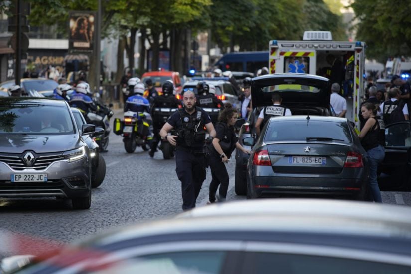 Police Officer Wounded In Paris Knife Attack