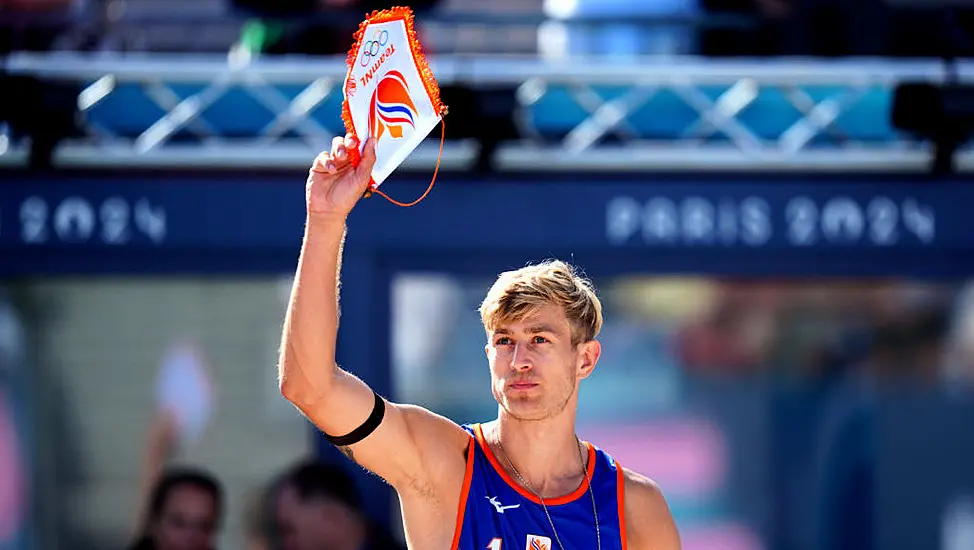 Crowd Boos Convicted Child Rapist Steven Van De Velde At Beach Volleyball