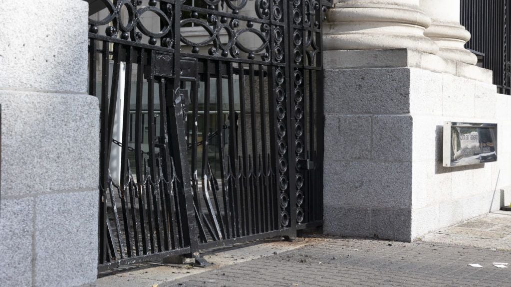 'Delusional' man accused of ramming gates at Government Buildings and Áras an Uachtaráin
