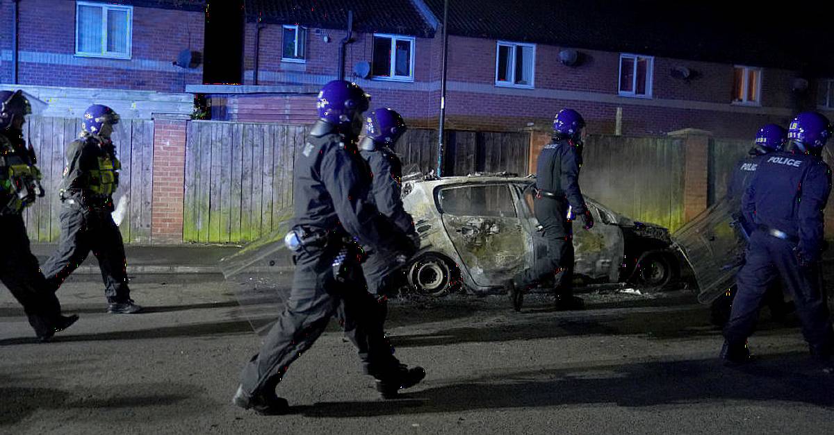 Председателят на джамията в Саутпорт казва, че „омразата никога няма да надделее“