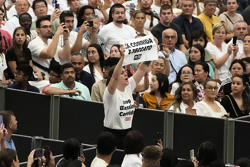 Peta Protesters At Vatican Audience Urge Pope To Denounce Bullfighting