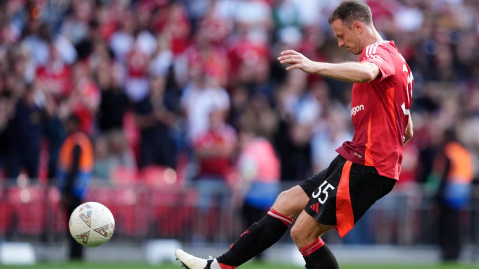 Jonny Evans Misses From The Spot As City Beat United To Community Shield Title