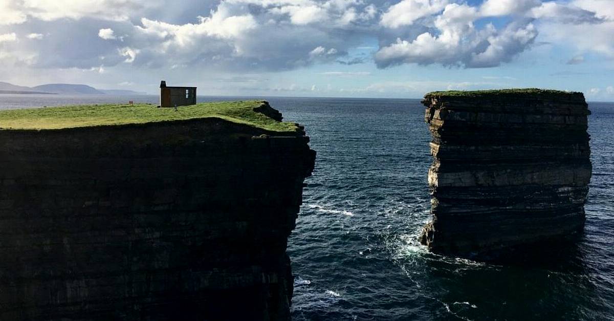 Kilkee Cliff Walk е обявена за най-високо оценената туристическа дестинация в Ирландия