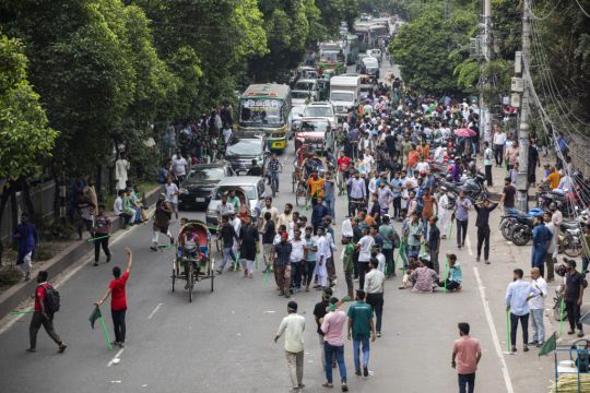 Protesters Attack Supporters Of Ousted Pm Sheikh Hasina In Bangladesh