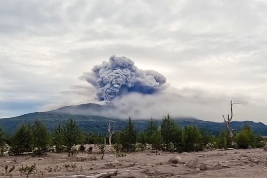 Volcano Erupts After Powerful Earthquake In Russia’s Far East