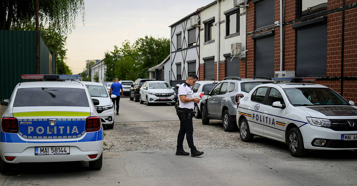 Маскирани полицаи в Румъния извършиха нови обиски в дома на