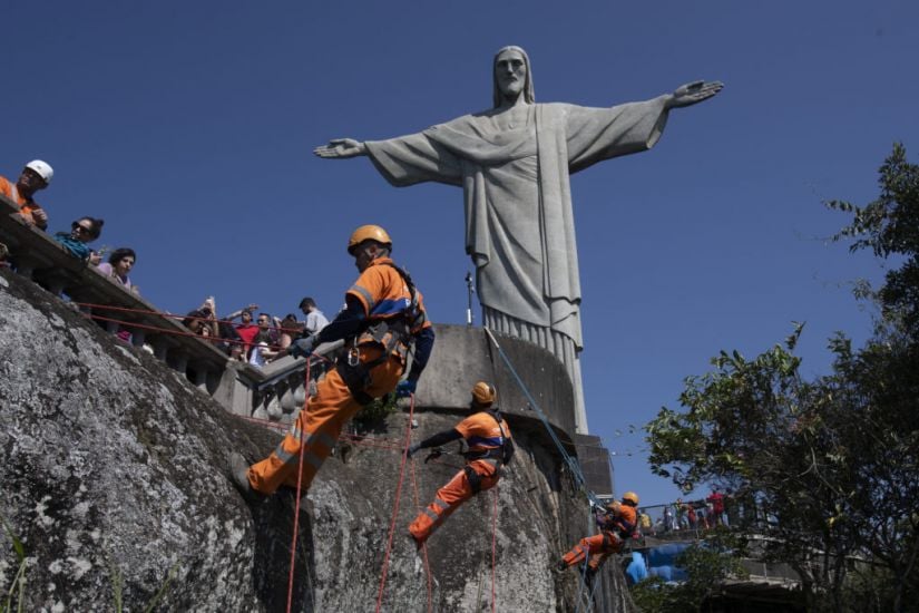 Rio De Janeiro Climbers Clean Site Of Christ The Redeemer Statue