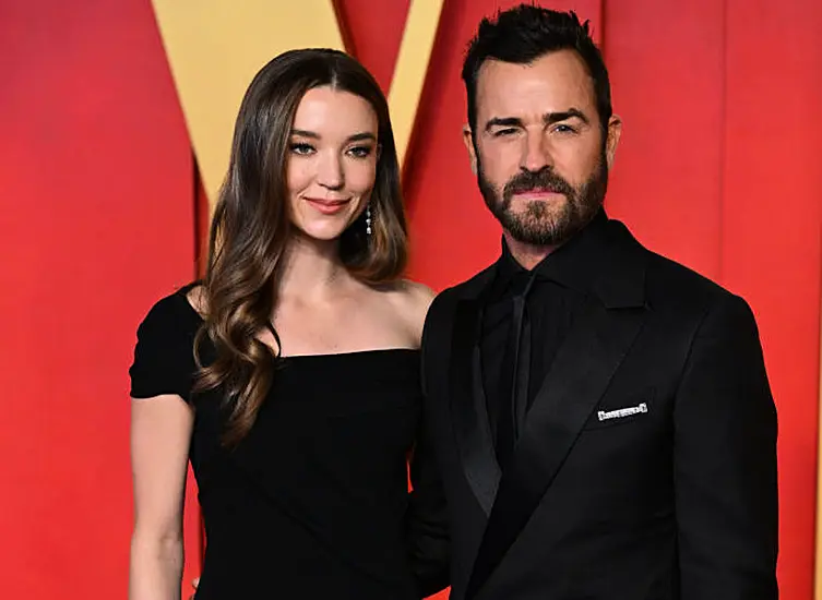 Us Star Justin Theroux Is Engaged To Actress Nicole Brydon Bloom