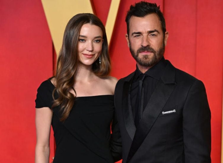 Us Star Justin Theroux Is Engaged To Actress Nicole Brydon Bloom