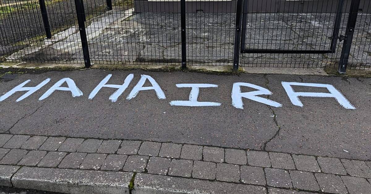 Графити на IRA в Orange Hall се третират като сектантско престъпление от омраза