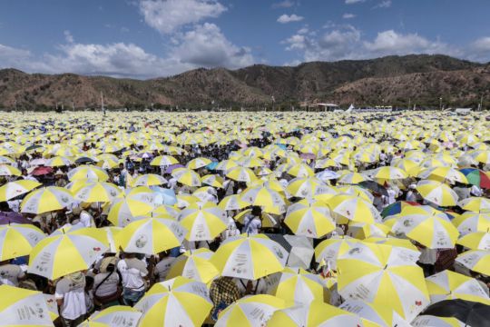 Nearly Half East Timor Population Attend Pope Francis’s Seaside Mass