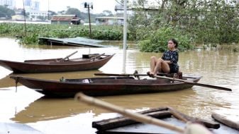 Flash Flood Sweeps Away Hamlet As Vietnam Storm Toll Rises To 141 Dead