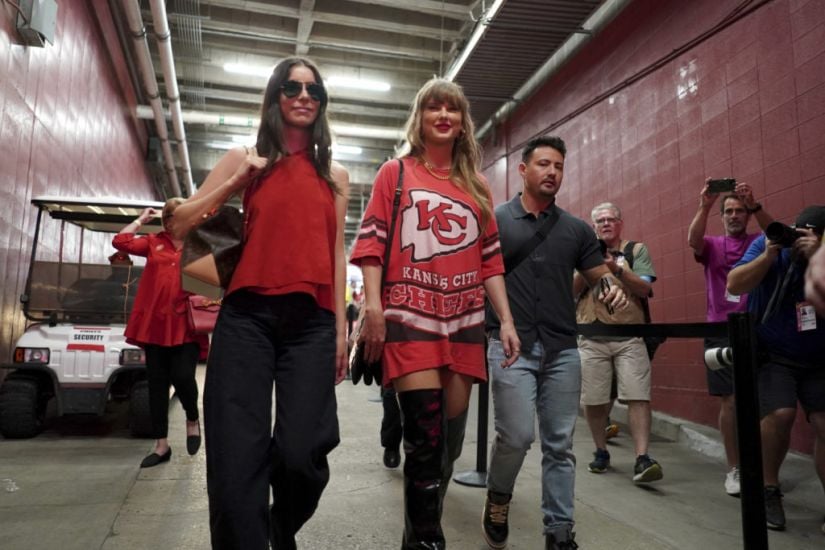 Taylor Swift Back In Kansas To Watch Boyfriend Travis Kelce And The Chiefs