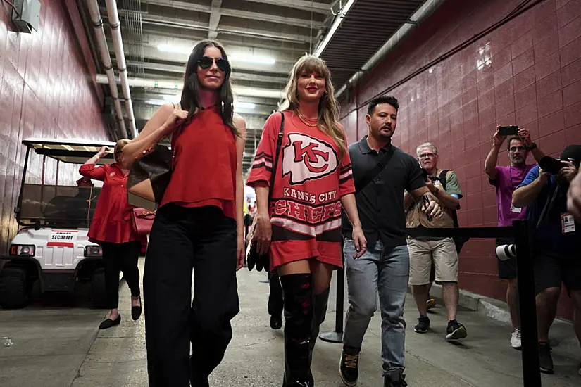 Taylor Swift Back In Kansas To Watch Boyfriend Travis Kelce And The Chiefs