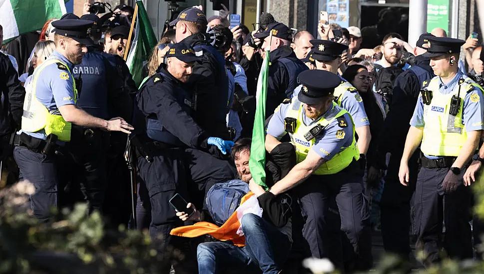 Gardaí Disperse Sit-Down Anti-Immigration Protest On O'connell Bridge