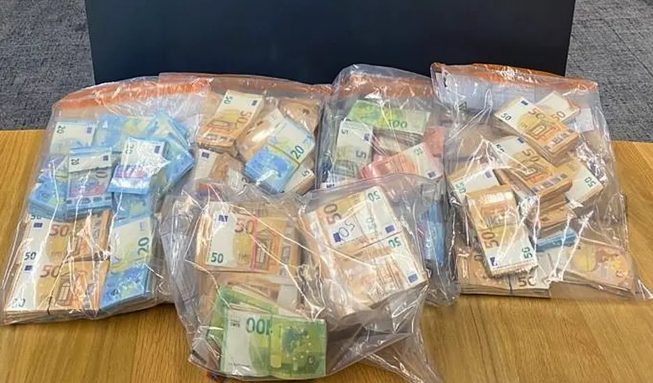 Three People Arrested After Seizure Of €390,000 In Dublin And Portlaoise