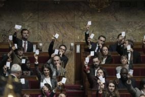 France’s Minority Government Survives No-Confidence Vote