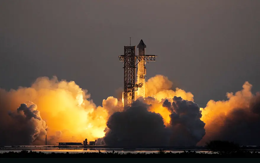 Spacex Launches Rocket And Mechanical Arms Catch Returning Booster At Launch Pad