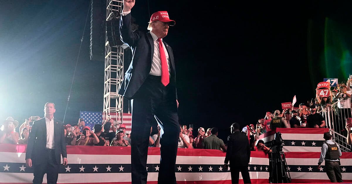 Man with firearms in car arrested near Trump rally
