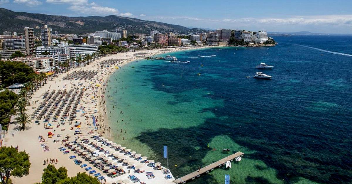 Irish man arrested in Magaluf on suspicion of taking upskirt photo of 14-year-old girl