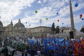 Italian Car Workers Go On National Strike For First Time For 20 Years