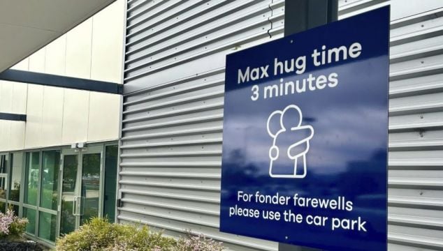 New Zealand Airport Sets Up ‘Cuddle Cap’ To Cut Down On Long Goodbyes