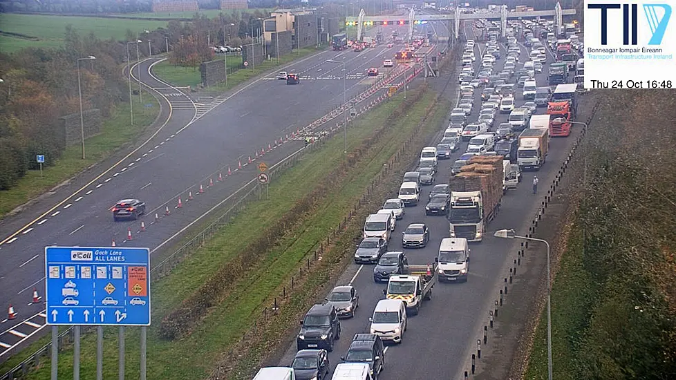 M1 Traffic: Drivers Face Long Delays After Lorry Overturns On Motorway