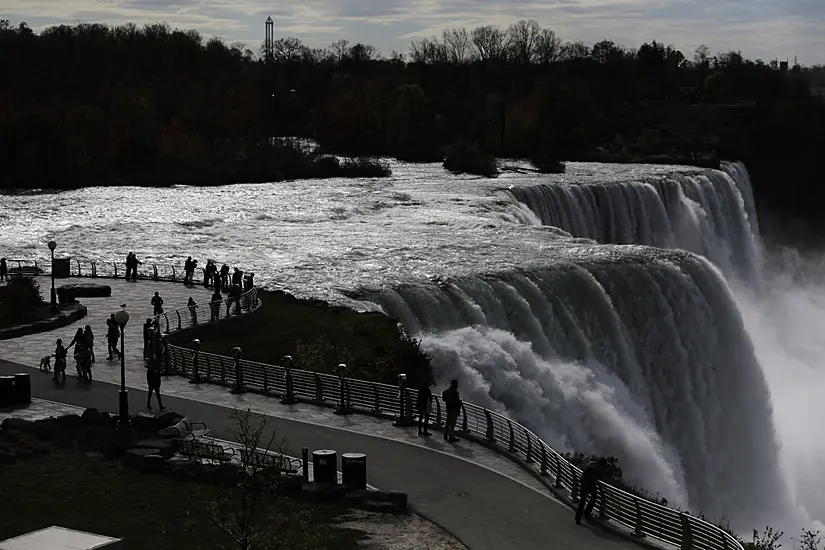 Mother Intentionally Went Over Niagara Falls With Her Children, Police Say