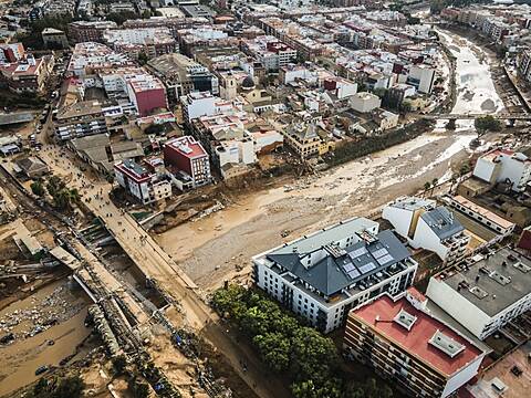 10,000 More Police And Soldiers To Help With Flooding Recovery Efforts In Spain