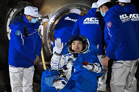 Chinese Crew Returns To Earth After Six Months In Space