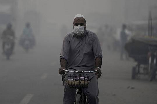 Record-High Pollution Sickens Thousands In Pakistan