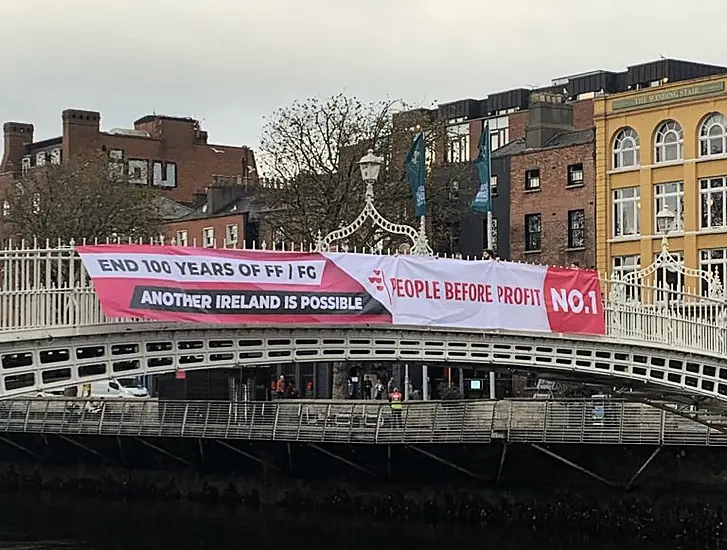 Ha'penny Bridge Banner Calls For End To 100 Years Of Fine Gael And Fianna Fáil