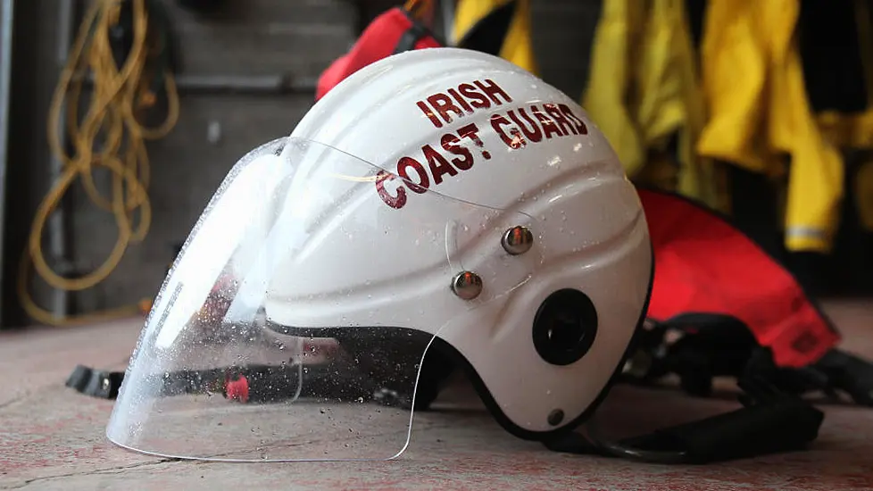 Irish Coast Guard Airlifts Alternative Power Supply To Inismaan Following Storm Destruction