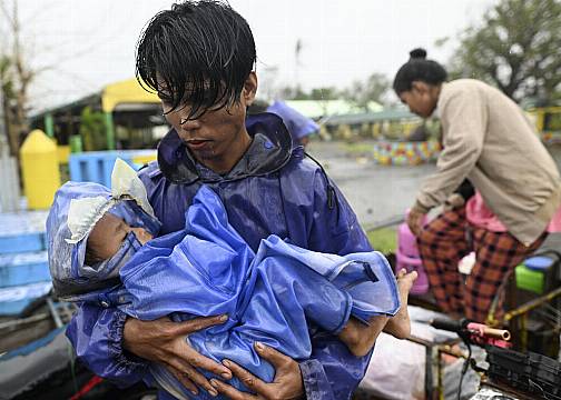 Un Makes Plea For Help After Typhoon Slams Into Philippines