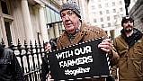 Jeremy Clarkson ‘Defies Doctors’ Orders’ To Join Thousands Of Protesting Farmers