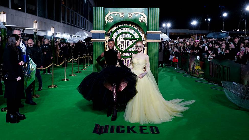 Ariana Grande Swaps Pink For Sherbet Lemon At Wicked London Premiere