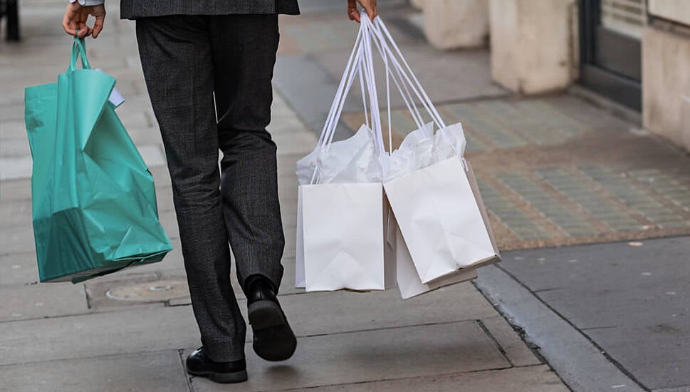 How To Handle The Festive Season As A Shopping Addict – And Not End Up Racking Up Debt