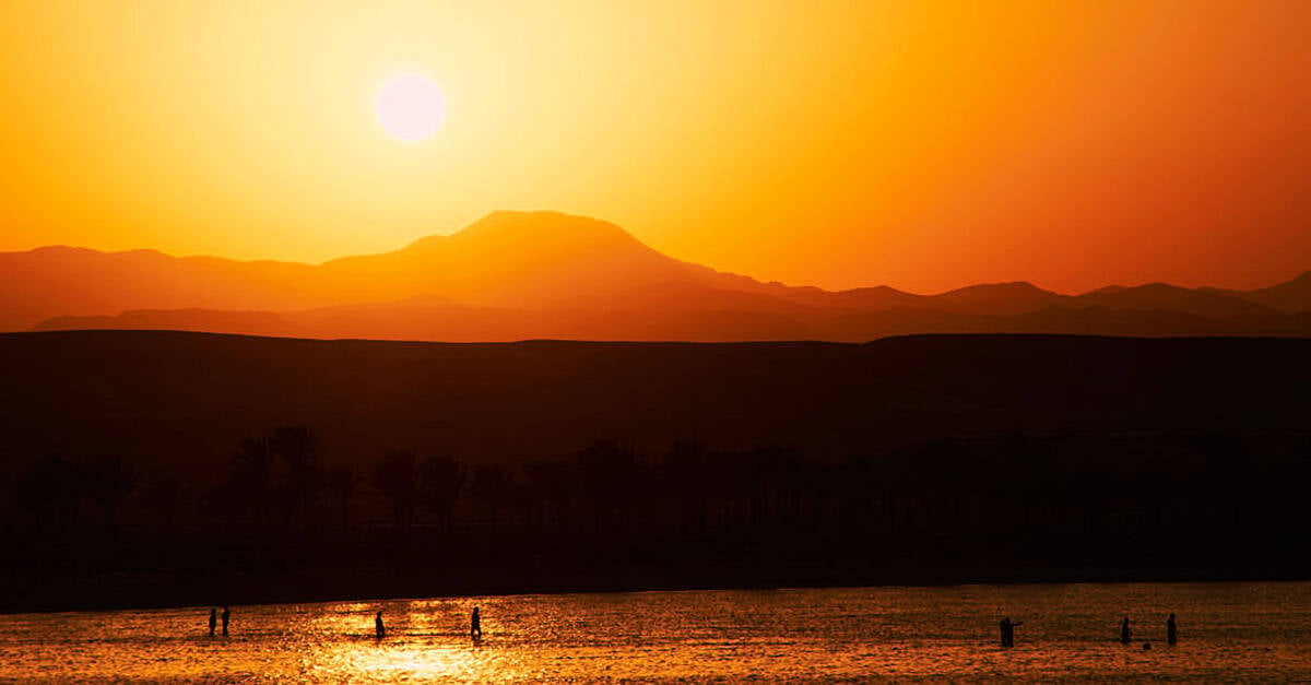 Tourist Yacht Sinks in Red Sea: 16 Missing After Severe Weather Warnings