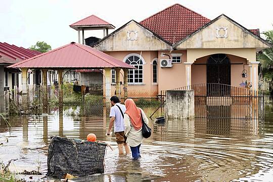 More Than 30 Dead As Floods Wreak Havoc In Malaysia And Southern Thailand