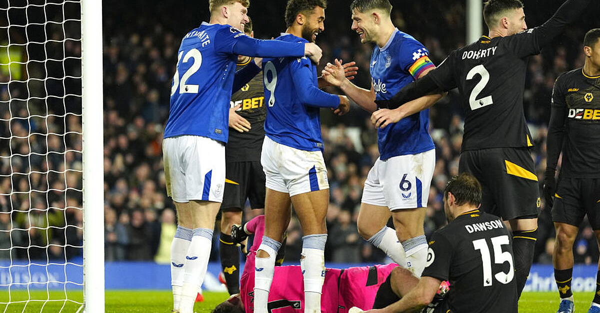 First Touch Wolves Everton find scoring touch to hammer Wolves and pile pressure on Gary O ...