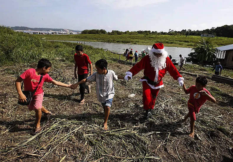 Santa Braves Sticky Heat Of Amazon Jungle To Bring Gifts To Children