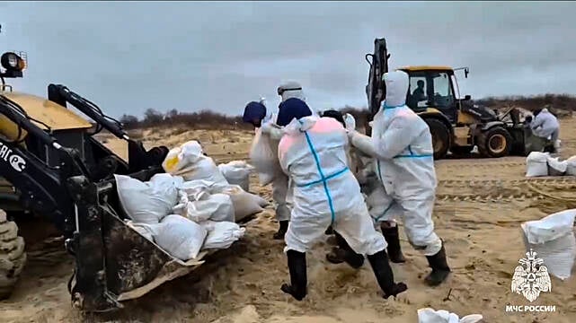 Emergency Declared In Crimea As Oil Spill Reaches Sevastopol