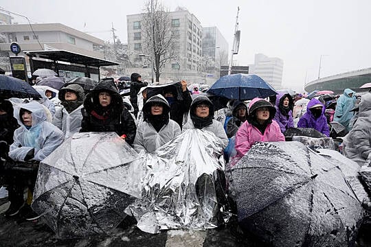 South Korean Protesters Brave Cold To Demand Yoon Arrest As Deadline Looms