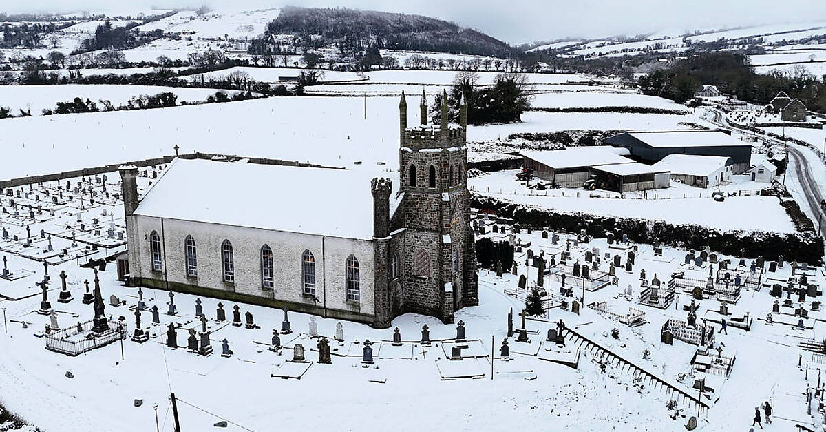 Snow and sleet leave difficult travel conditions but schools expected to reopen | BreakingNews.ie