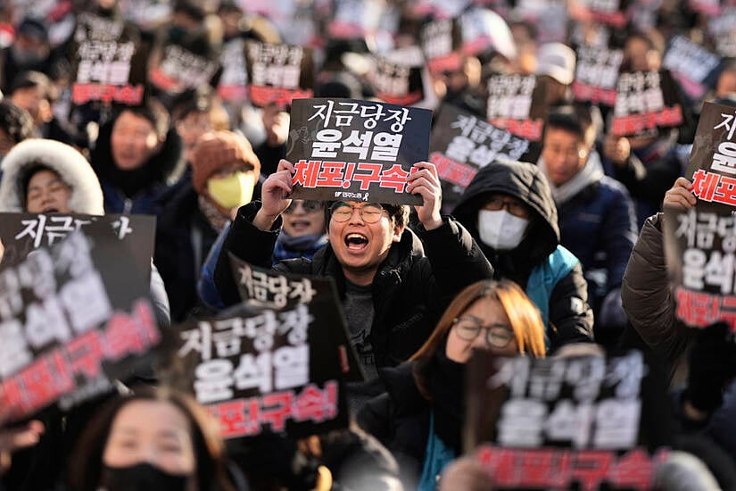 South Korean Agency Asks Police To Take Over Efforts To Detain President