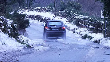 Pub in Cork sees outdoor area roof collapse under weight of snow